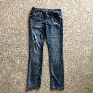 Distress Flirty Refuge Everyday Skinny Jeans  JuniorSize 4